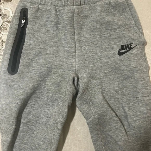 Worn 2X Nike Tech Kids' Gray and Black Hoodie & Sweat Set - Size 3T - Picture 7 of 10